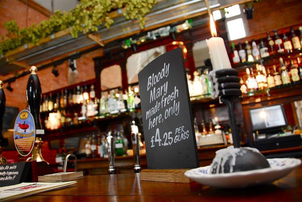 Готель The Cholmondeley Arms Wrenbury Екстер'єр фото